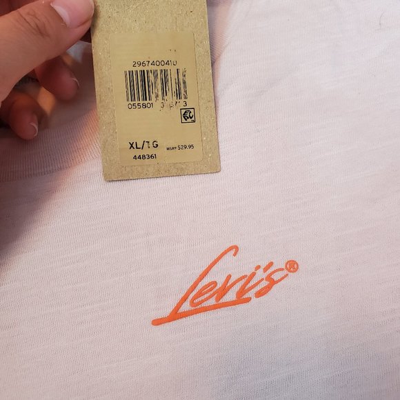 Woman's Levi's Pink Logo T-Short NWT - Picture 2 of 8